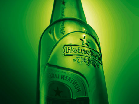 Nuovo look per la bottiglia Heineken