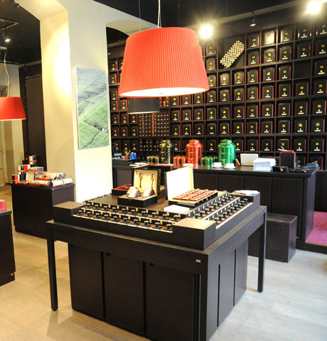 illy, flagship store per Dammann Frères a Milano