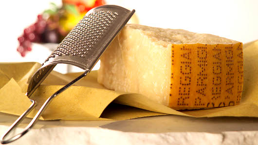 Le Monde: il parmigiano, simbolo del made in Italy nel mondo