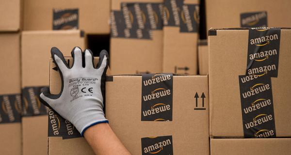 Amazon punta il dito contro le false recensioni
