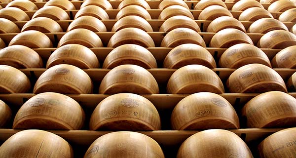 Parmigiano reggiano, boom di export grazie agli Usa