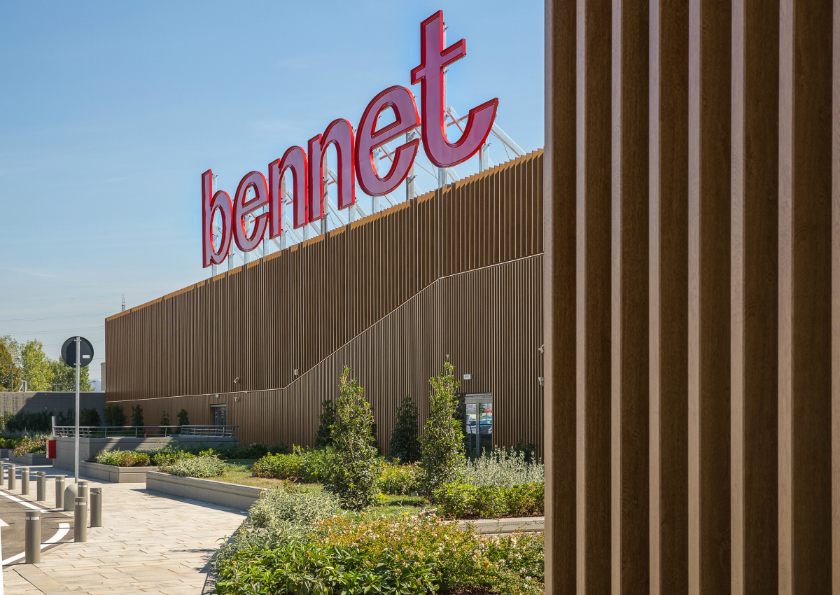 Bennet acquisisce 7 ipermercati Auchan