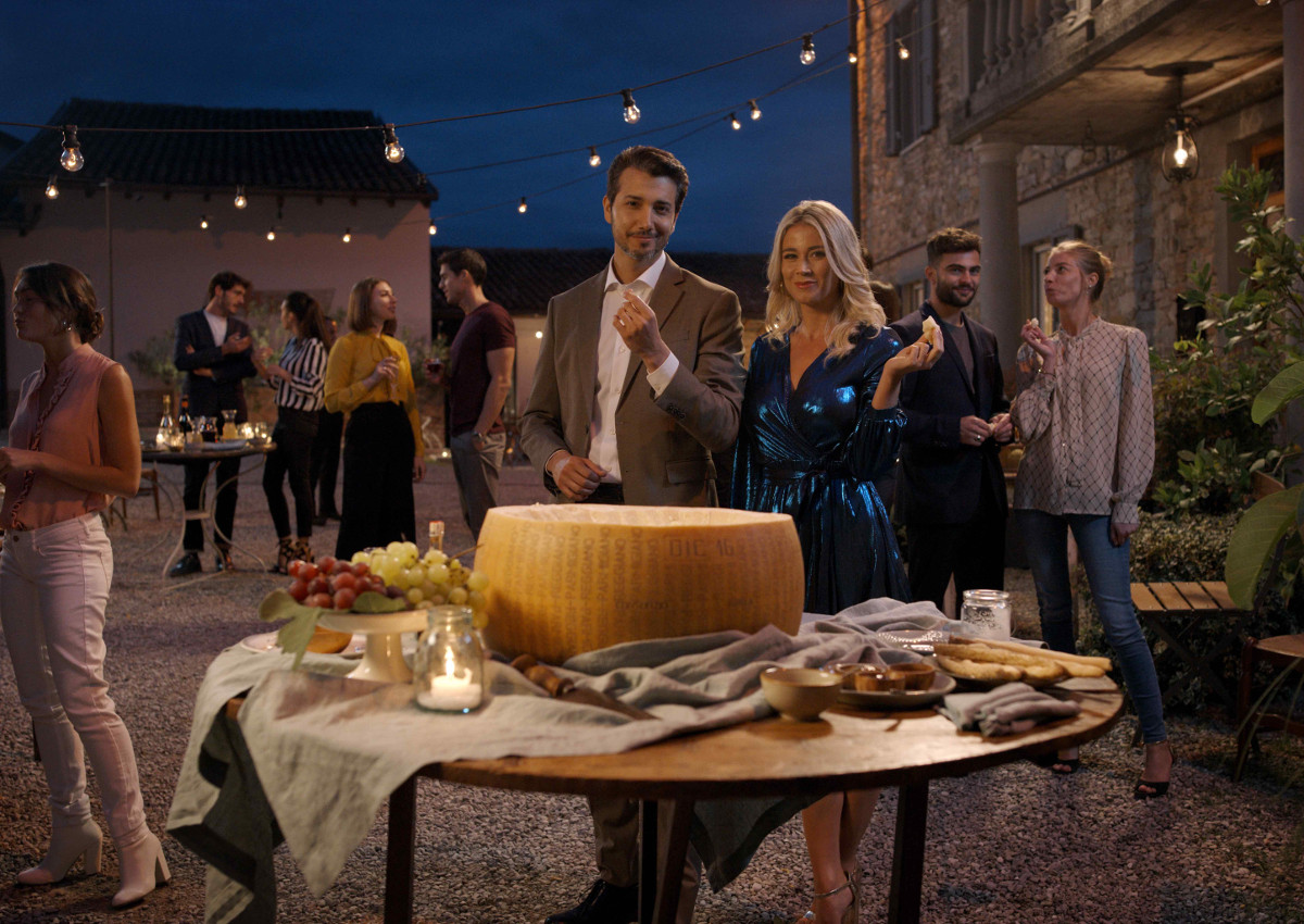 Il Parmigiano Reggiano torna in TV con Carlo Cracco e Diletta Leotta