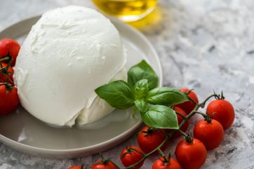 mozzarella bufala campana-lattiero-caseario