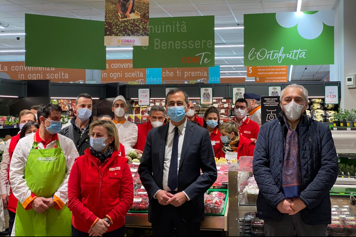 Milano, apre il Conad di via della Ferrera