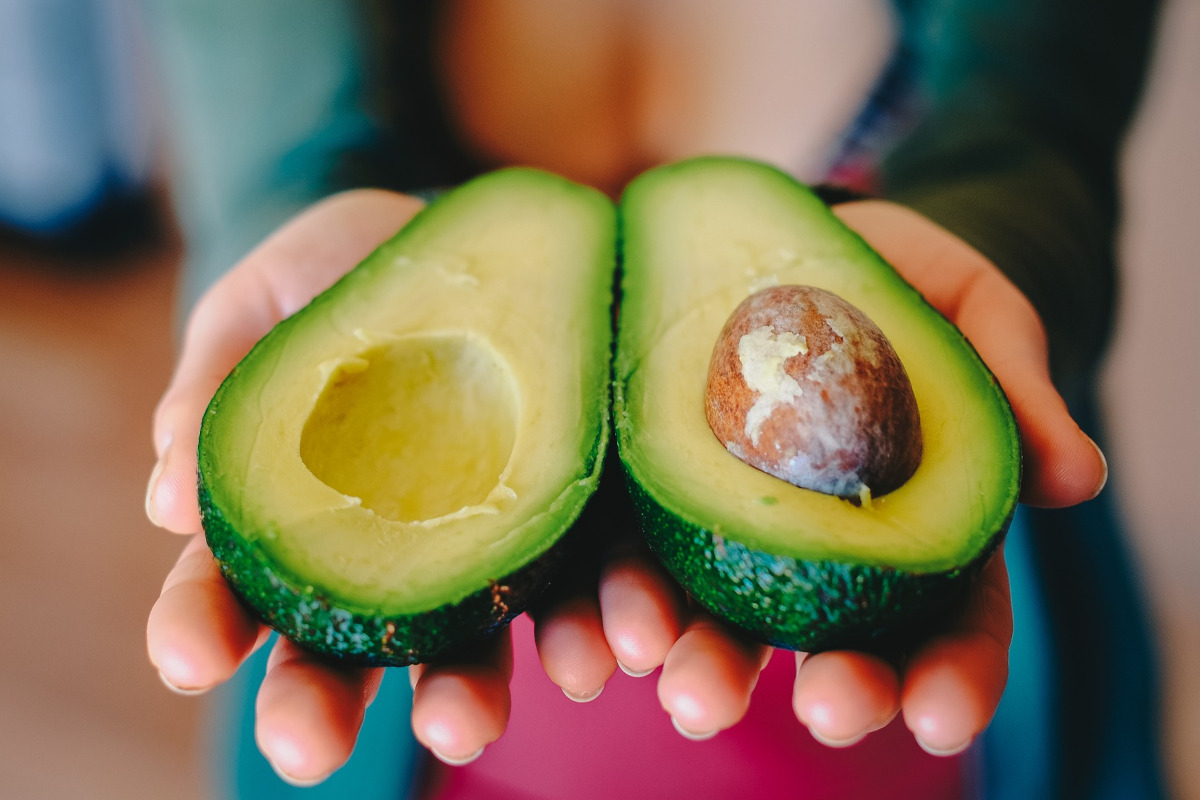 Ingredienti healthy, exploit di avocado, mandorle e semi