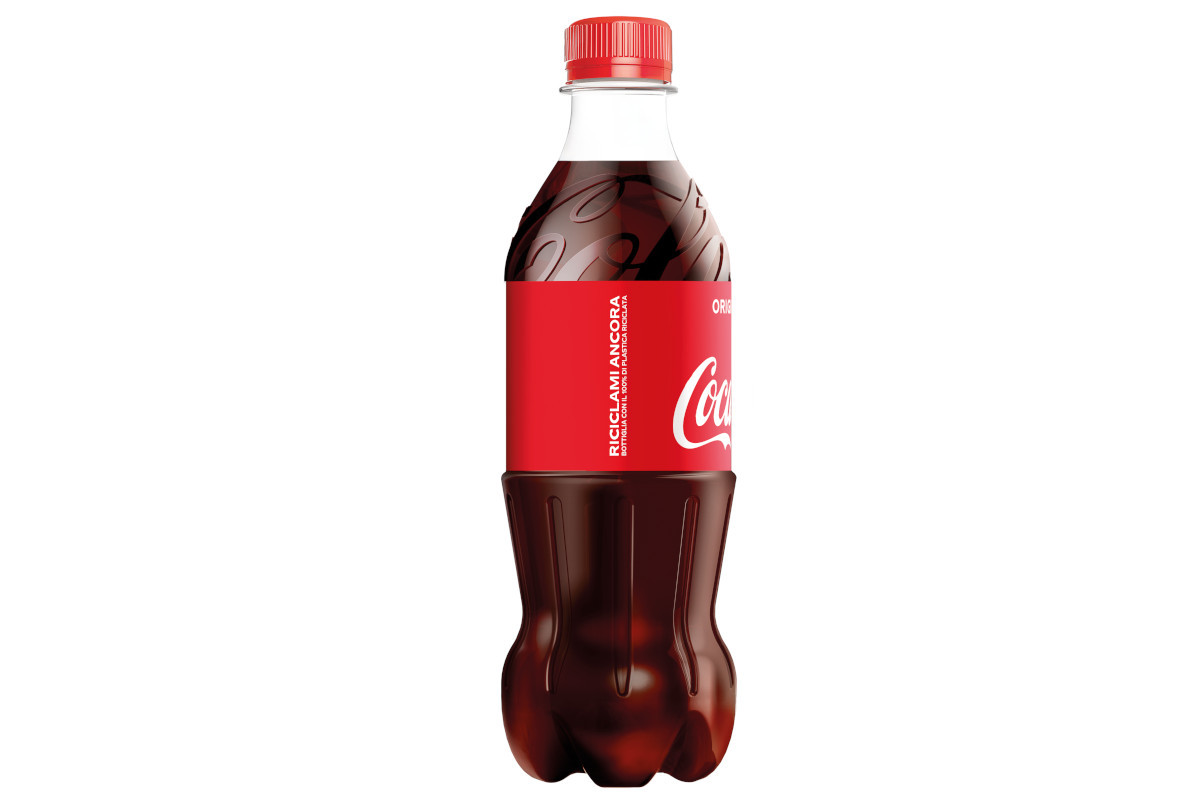 Coca-Cola, una nuova bottiglia con il 100% di plastica riciclata
