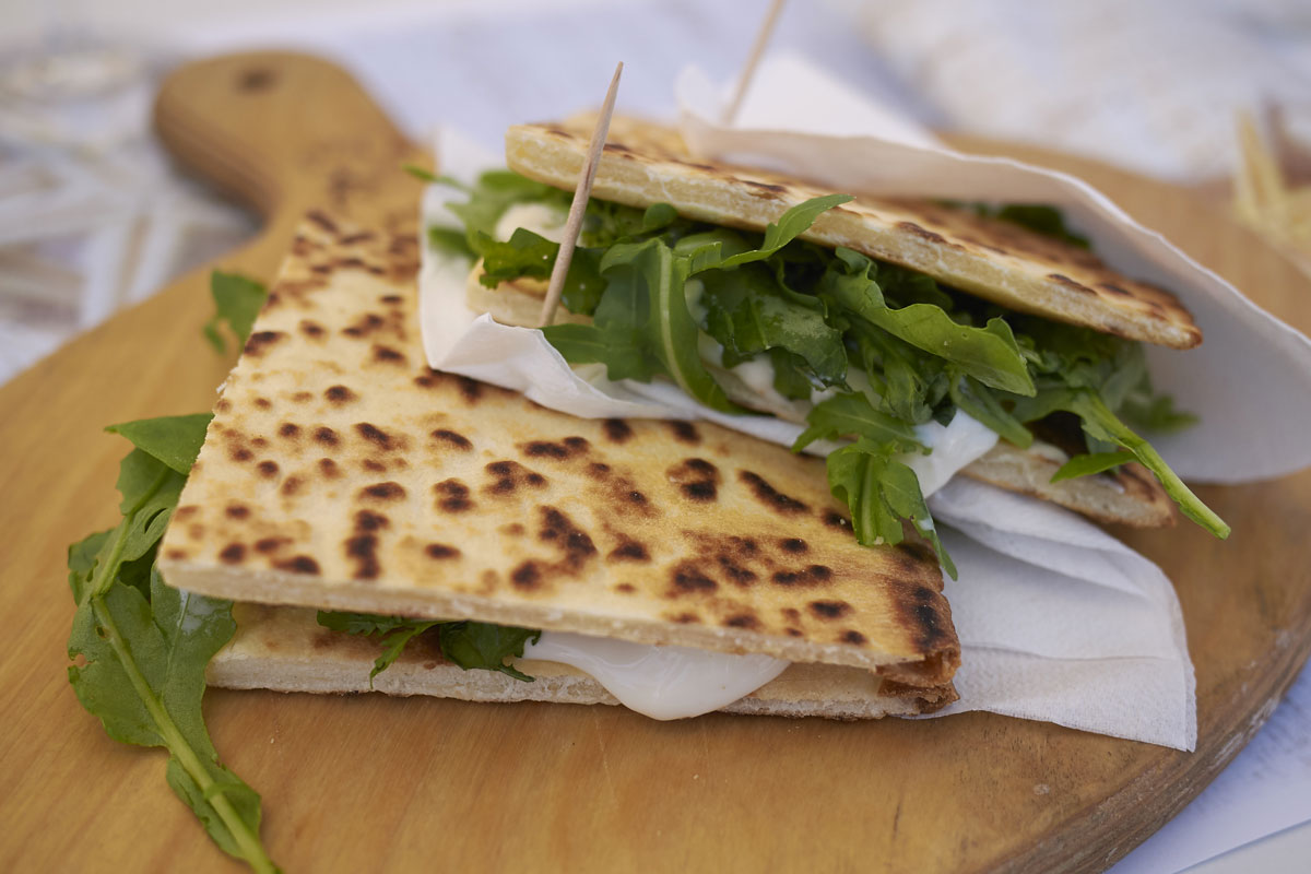 Sostitutivi del pane: piadina in primo piano