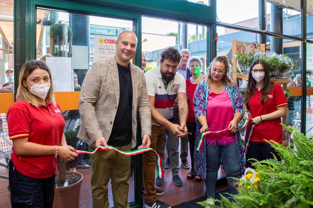 Nuovo look per i Conad di Galcetello Prato e Modena