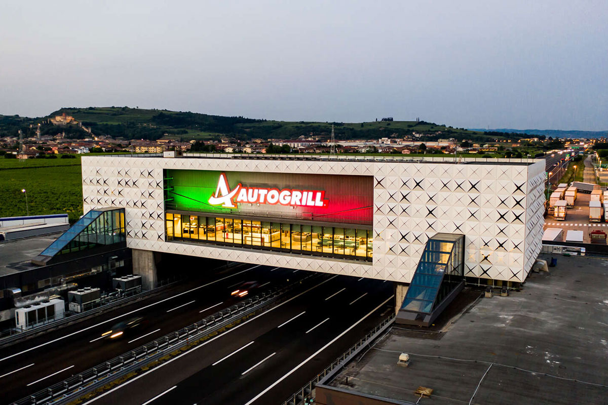 Autogrill, esce Cipolloni (pronto per Eataly) e sale Santoro