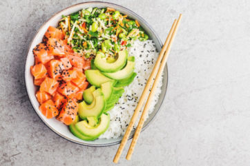 pokè-poké-poke-bowl-salmone-avocado