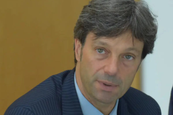 Matteo Zoppas, Presidente ICE. Ritratto di uomo in giacca e cravatta.